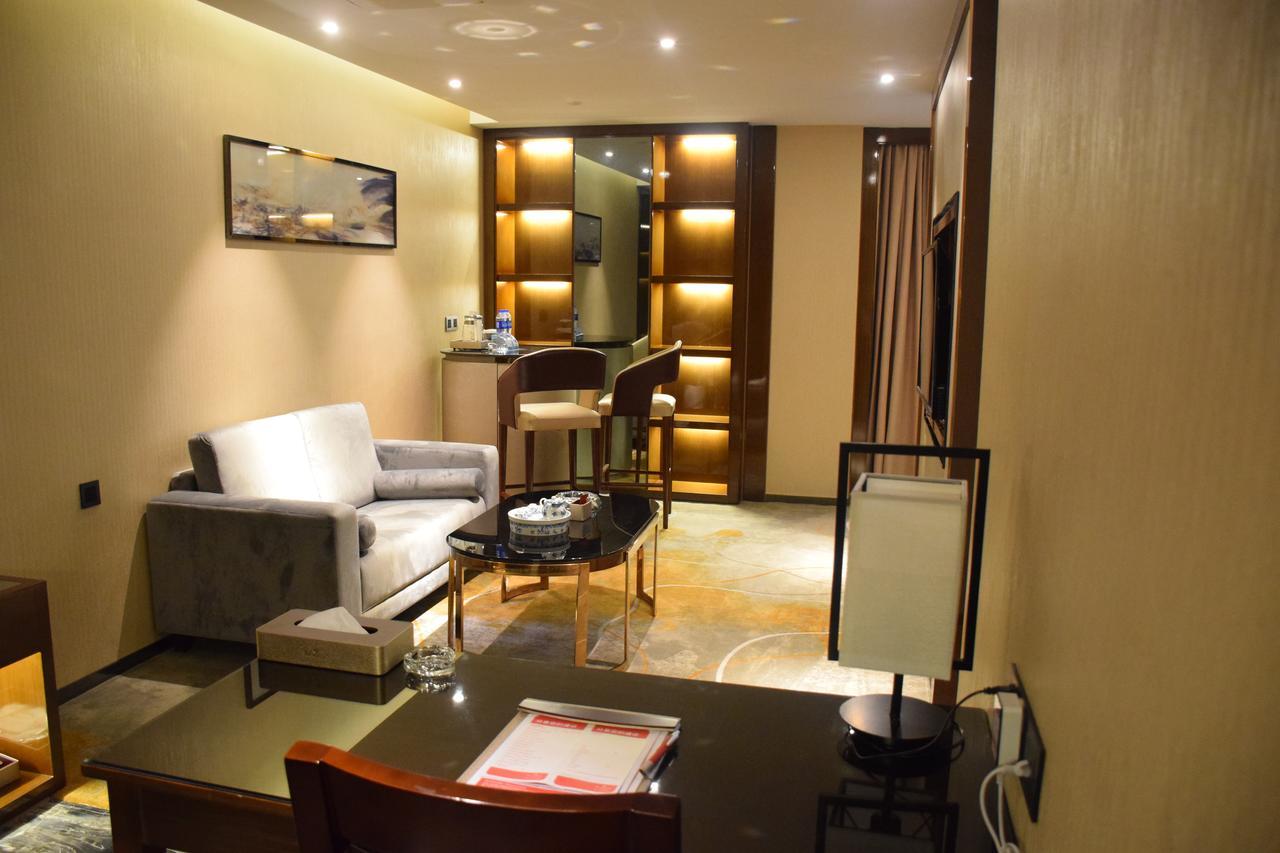 Ramada Foshan Hotel Bagian luar foto