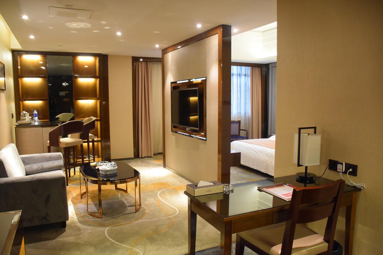 Ramada Foshan Hotel Bagian luar foto